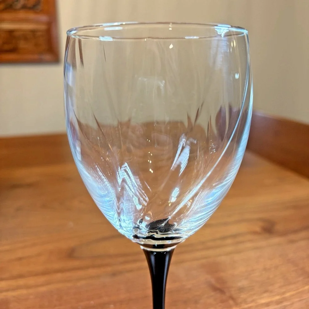 4 VTG Luminarc Black Stem Wine Glasses Festival 10.5 oz Goblets Clear Swirl Goth